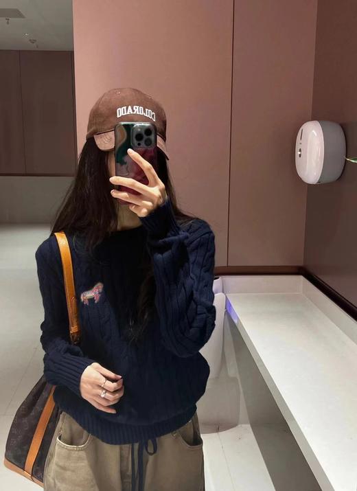 【高品质私服】【经典麻花编织毛衣】显白显瘦圆领款~甄选100%羊毛，纤维蓬松柔韧，亲肤性与保暖性兼备，摸起来是能感知到的细腻质感【无标出货 介意慎拍】WD 商品图3