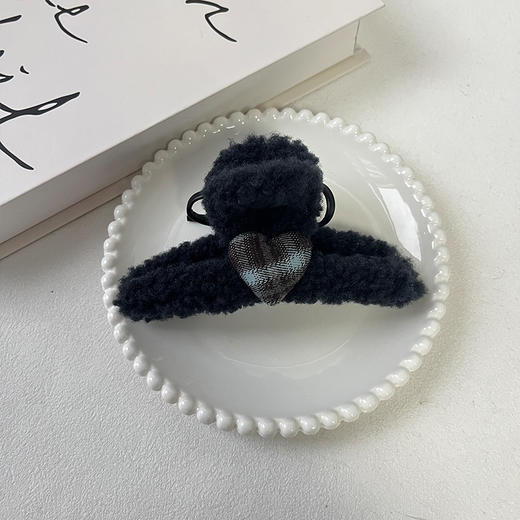 韩系百搭羊羔绒爱心抓夹-纪念日百货门店同款167748002 商品图4