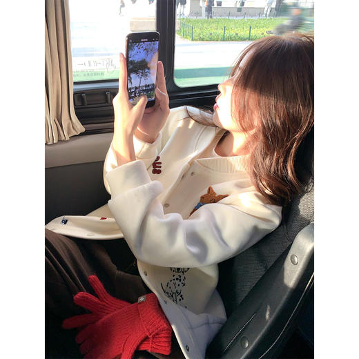 <曾小咸推荐>现货秒杀！微信超特价！！韩系重工植绒棒球服 日常229.99/件 立减90 秒杀139.99/件！！ 商品图3