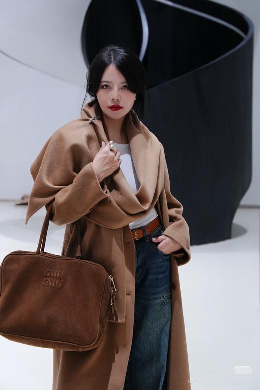 缪缪 25秋冬款 长手柄麂皮公文包（MM） 商品图1