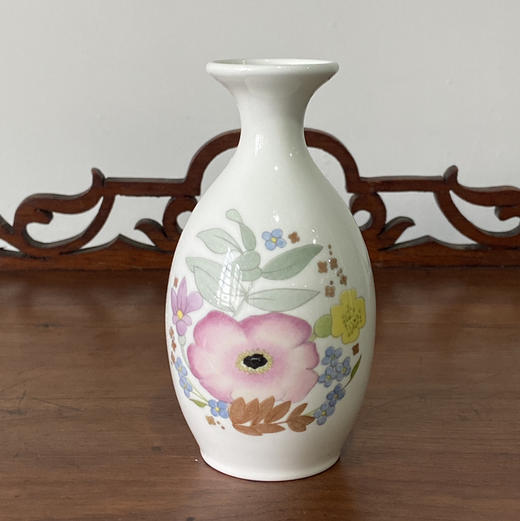 英国Wedgwood Meadow Sweet花卉纹饰花瓶 B0244 商品图0