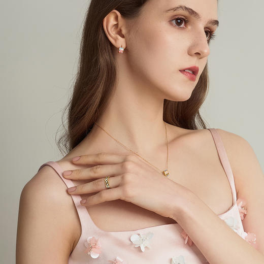 【无限】【花样琅漫】钻石世家 花样琅漫·无限系列 足金镶钻挂坠 足金镶钻戒指情侣戒 足金耳饰  德国黄金工艺手工拍平珐琅结合【不含链子】【黄金产品不支持无理由退换货】预计3天发货 商品图6