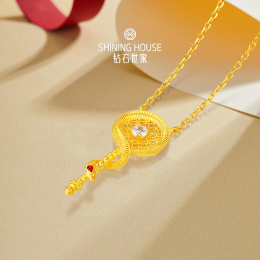 【灵瑞降喜】钻石世家 珐琅灵蛇项链 足金钻石项链  象征财运富贵长寿的灵蛇纹元素，黄金与闪耀钻石的时尚设计蕴藏金蛇庇护，蛇来运转的巧思【黄金产品不支持无理由退换货】预计3-5天发货 商品图5
