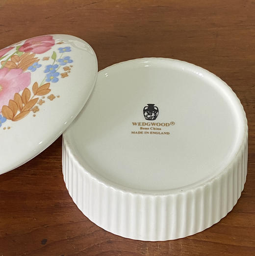 英国Wedgwood Meadow Sweet 花卉纹饰盖罐 B0248 商品图2