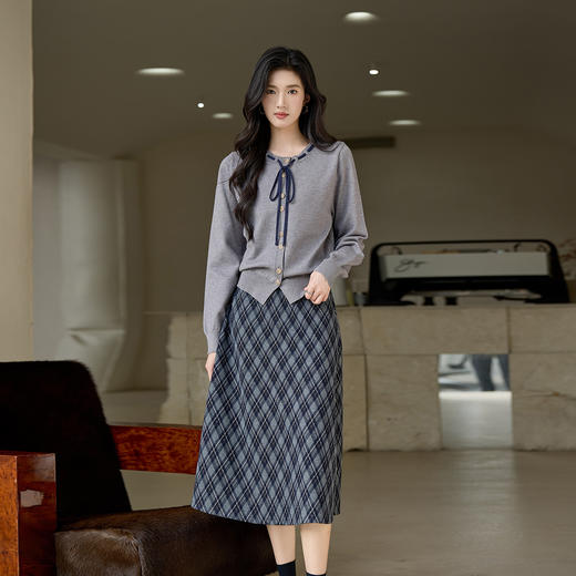 奢姿大码女装2025秋季时尚格纹蝴蝶结装饰套装胖妹妹气质两件套9954953874AB 商品图1