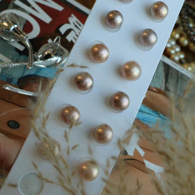 甄珠贝 秋冬香草色系 淡水珍珠耳钉 10-11mm，饱满，ji光，面无暇 侧/底部小微瑕 925银针