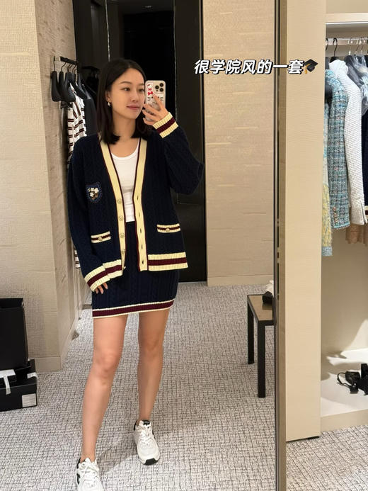 香奈儿 25秋冬新款 学院风刺绣徽章针织开衫(TM) 商品图6