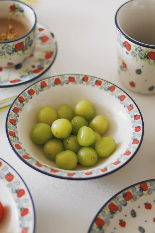 餐桌上的小确幸【Boleslawiec草莓系列餐具】釉下彩纯手工绘制与釉中彩的相结合，让颜色透亮又持久WD 商品图3