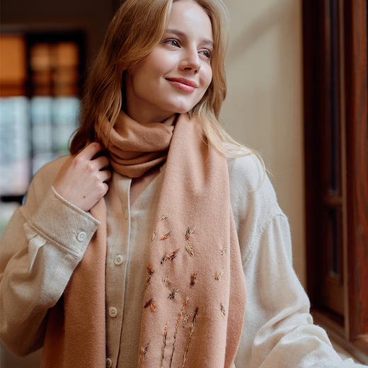 Sandriver X 清禾宫 乱针绣水波纹羊绒围巾  SJF92P800N   SJF93P448N 商品图3