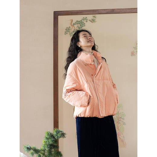 牧衣游原创 精工手绣灯芯绒95高蓬松净味红嘴雁绒羽绒服红色 岩可 商品图2