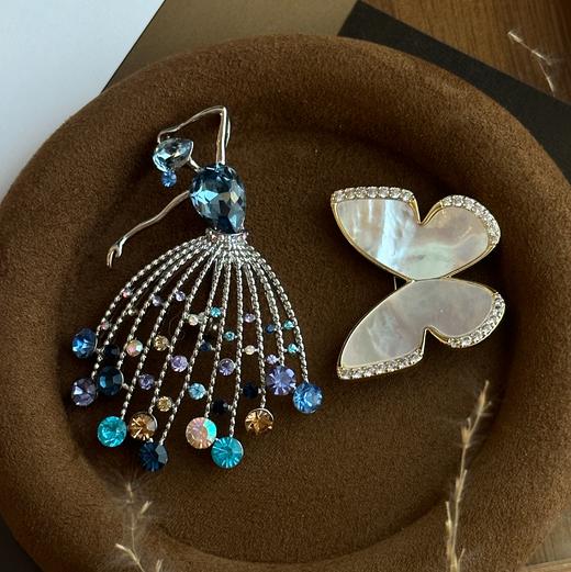 宠粉福利 两枚装！搭配一个好心情吧。高级优雅海水母贝蝴蝶胸针和奥地利进口水晶芭蕾舞女孩胸针组合 商品图3