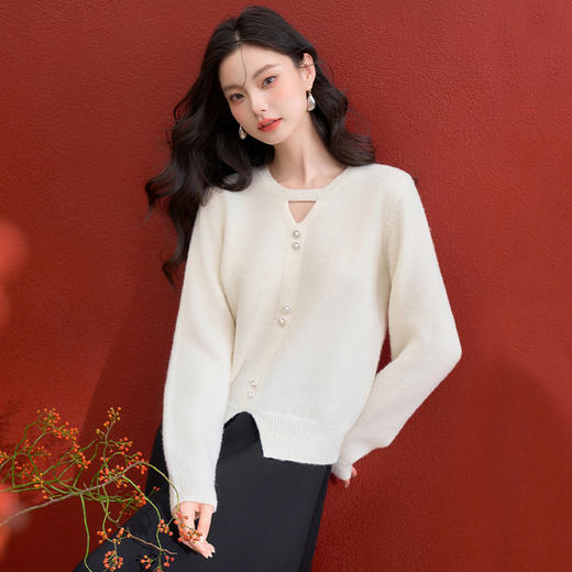西遇法式优雅亮钻珍珠扣纯色毛衣女冬季新款柔软舒适针织衫V4155416 商品图0