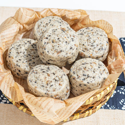 纯手作杂粮馒头系列丨苹果山药馒头/紫米南瓜馒头/黑金馒头, 香软微甜，纯手作，馅料十足！重点是没有香精色素、防腐剂，主打一个吃着放心，老少皆宜！到货个别馒头上面有裂口，介意慎拍！⭐️顺丰快递 商品图4