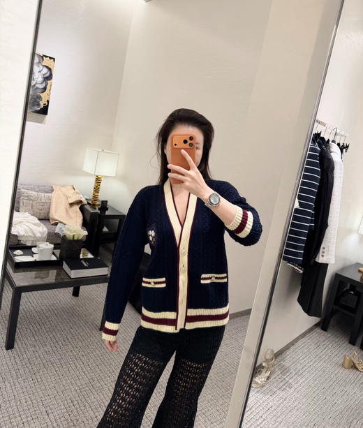 香奈儿 25秋冬新款 学院风刺绣徽章针织开衫(TM) 商品图4