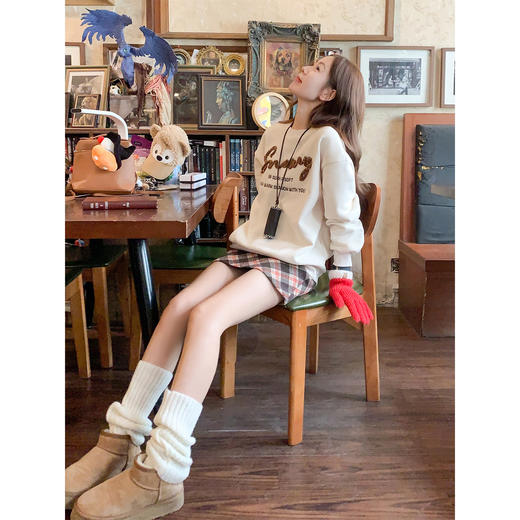 <曾小咸推荐>现货秒杀 ！微信超特价！ 刺绣加绒无帽卫衣 日常189.99 立减90 秒杀99.99！！深浅咖格半裙 日常129.99 立减70 秒杀59.99！！ 商品图2