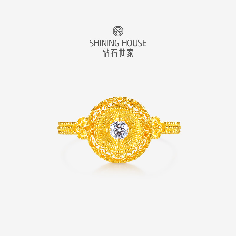 钻石世家[艺术黄金]  巳来运转系列  足金钻石戒指 如意罗盘戒指 以象征财运富贵长寿的灵蛇纹融入吉祥元素，黄金与闪耀钻石的时尚设计寓意金蛇庇护 蛇来运转【黄金产品不支持无理由退换货】预计3-5天发货