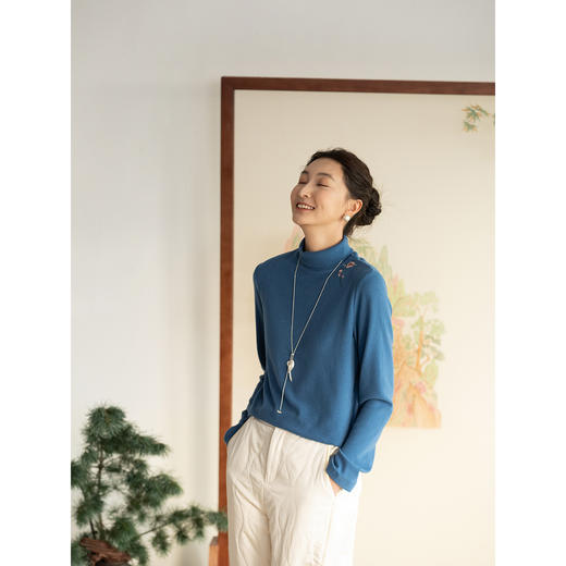 牧衣游原创棉混纺手工刺绣T恤简约纯色舒适打底长袖高领上衣 霞落 商品图3