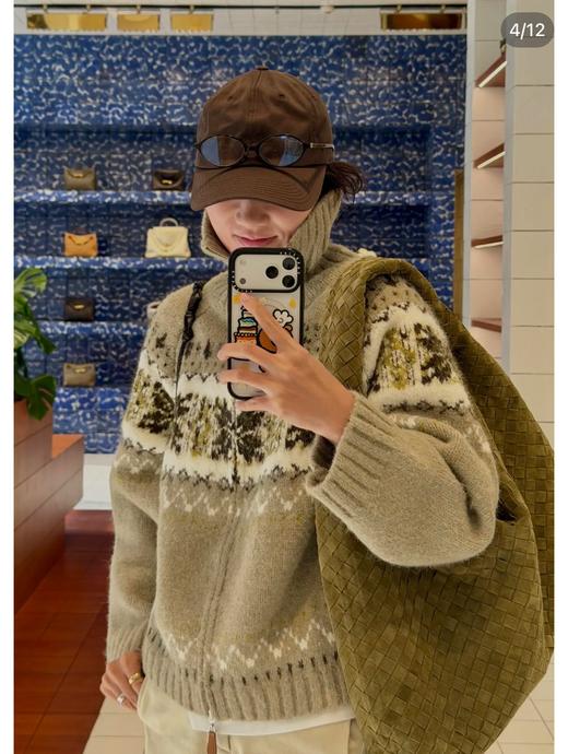 一店k（重工微拉毛工艺！绵羊毛混纺面料！）姜妍真不愧是时髦小姨‼️低饱和度豆沙绿温柔又清新，秋冬氛围感满满！Selfwh*新款费尔岛翻领毛衣外套 商品图2