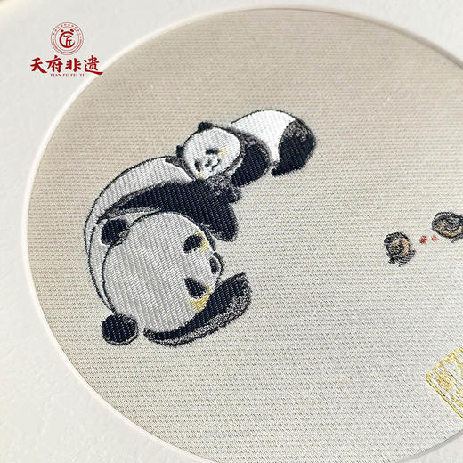 【天府蜀锦框画】礼好天府非遗蜀锦熊猫装饰画 刺绣工艺品四川纪念品 客厅书房装饰金属边框挂件 中国风特色礼物节日礼品 商品图4