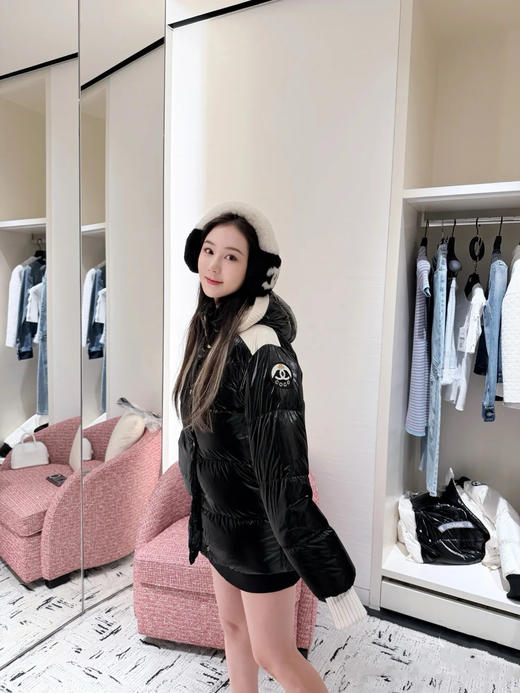 香奈儿 25秋冬新款 滑雪系列黑白撞色连帽羽绒服(TM) 商品图0