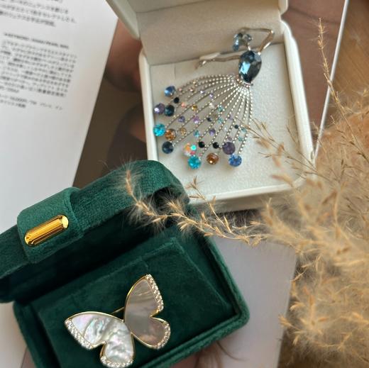 宠粉福利 两枚装！搭配一个好心情吧。高级优雅海水母贝蝴蝶胸针和奥地利进口水晶芭蕾舞女孩胸针组合 商品图4