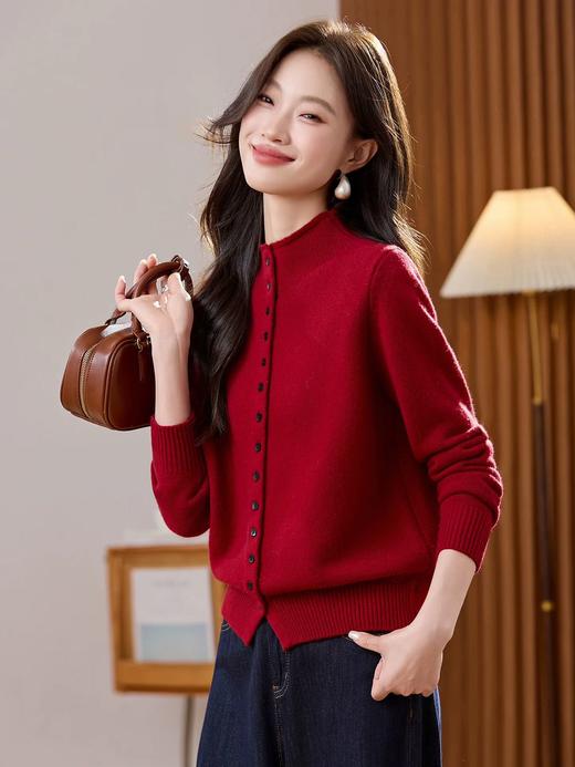 【爆款合红色新年毛衣合集】独特的编织花纹，精致的领口袖口细节，不仅展现出优雅气质，更彰显时尚品味-QZDZMY 商品图5