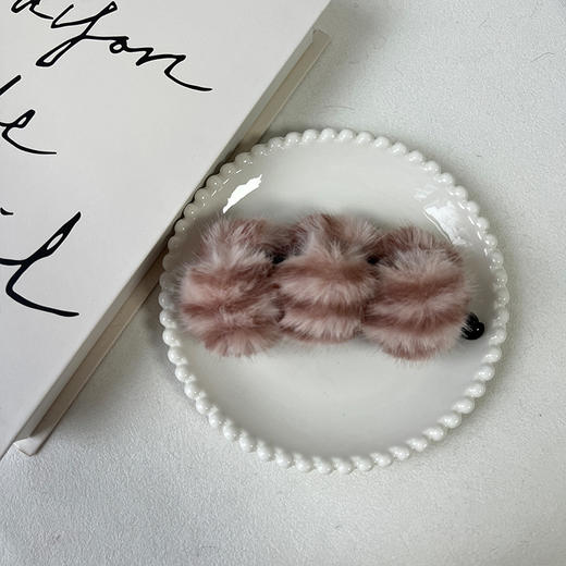 少女风撞色双色毛球香蕉夹发夹-纪念日百货门店同款167747907 商品图3