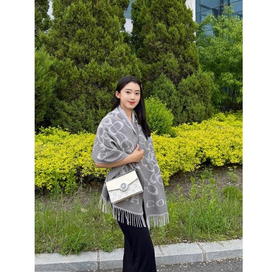 COACH 蔻驰 经典正老花花型披肩（dsx） 商品图8