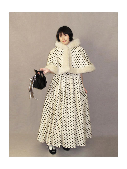 Kaiy Xiao 蘑菇姑娘 绒雪杏仁双面斗篷 商品图4