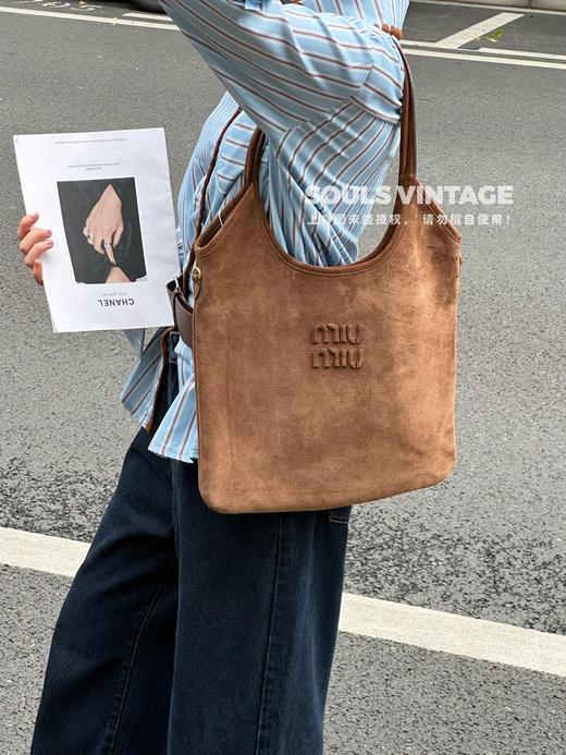 缪缪 25秋冬新配色 lvy麂皮托特包（MM） 商品图1