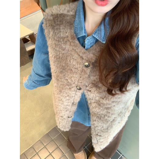 <曾小咸推荐>现货秒杀 ！微信超特价！韩系复古棕色两面穿毛毛马甲 日常199.99 立减90 秒杀109.99！！ 商品图3