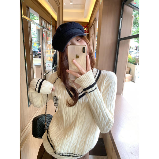 <曾小咸推荐>现货秒杀 ！微信超特价！学院风麻花V领毛衣 日常219.99 立减120 秒杀99.99！！ 商品图4