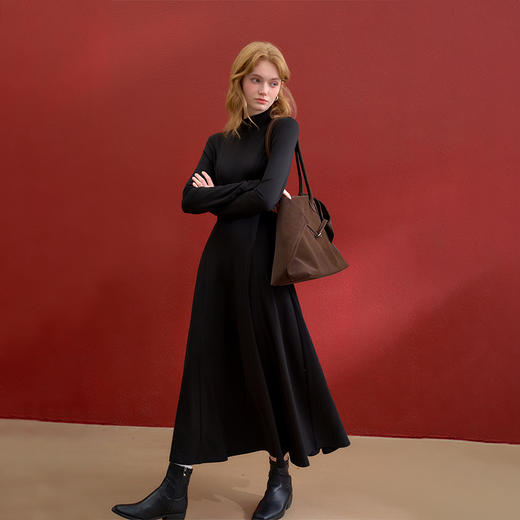 西遇弹力罗纹针织连衣裙女冬季加厚保暖半高领百搭内搭长裙V4155430 商品图0