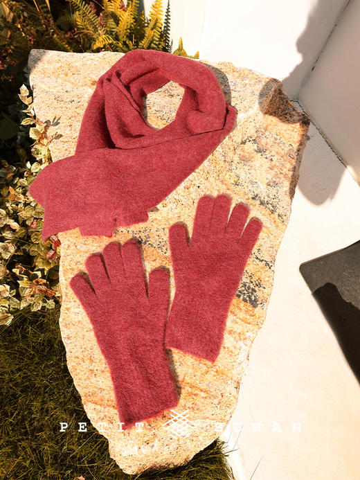 【3500积分兑换一组】 PETIT SCHAN小闪 天生一对 超细羊驼毛羊毛手套围巾套组 商品图0