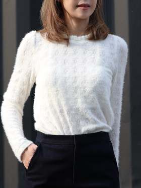 TYNVIE 木耳边领口通花长袖上衣 - 白色