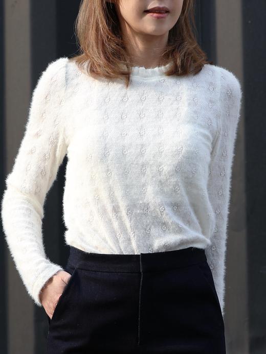 TYNVIE 木耳边领口通花长袖上衣 - 白色 商品图0