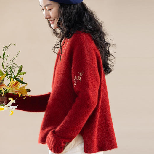牧衣游原创 毛织手工刺绣毛织套头衫软糯保暖红色氛围毛衣女 暮冬 商品图0