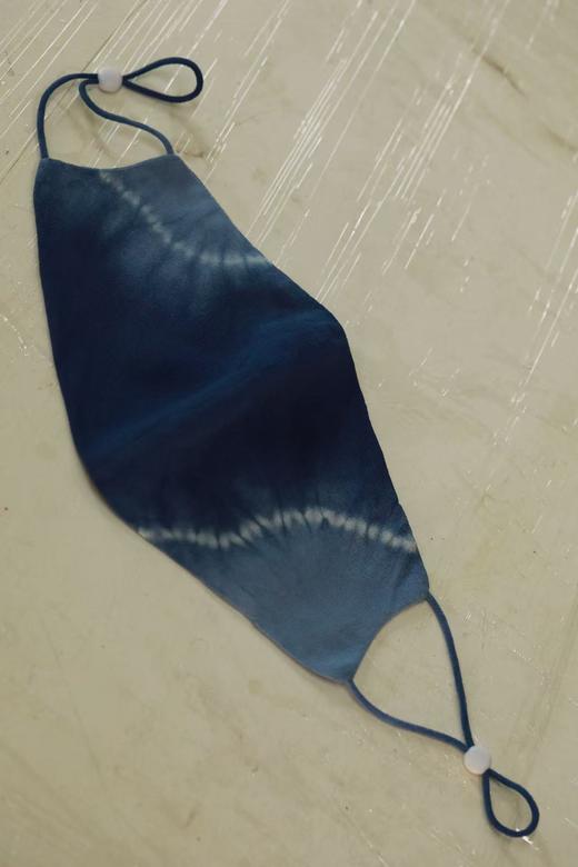 【林栖设计小店】东阳手工扎染蓝染真丝双绉防晒面口罩23mm（预售15天发货）LX1925044 商品图0