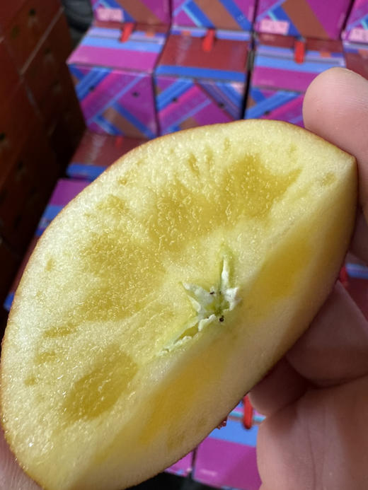 ＃西藏的冰糖心＃离太阳越近的地方，产最健康的苹果，爽脆鲜甜，糖心满满。 商品图0