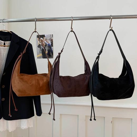 【奢姿甄选】小众设计💥【JACOPONNUS 秋冬韩版托特包】小众设计款 告别撞包尴尬 容量适中 金属扣装饰 细节精致提升质感 长短随你调节 细腻纹理 温润光泽 越用越软 商品图1