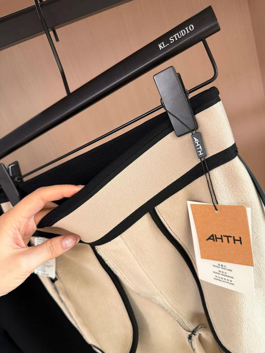 【AHTH一体绒马蹄裤】高腰拉长腿部线条 一体绒保暖显瘦 任意百搭 商品图7