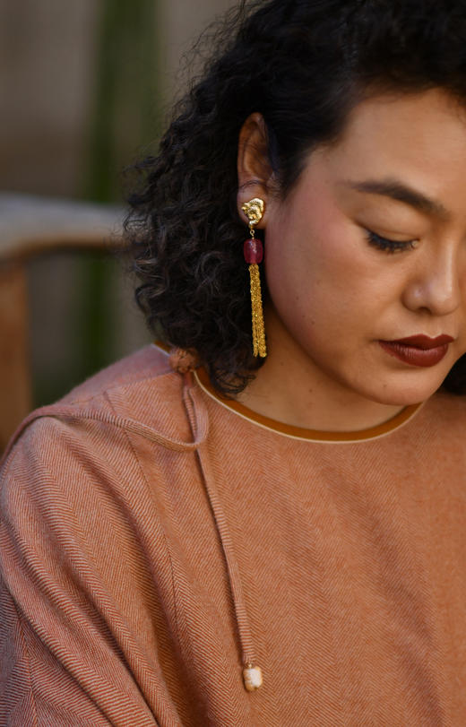 清代粉琉璃桶珠银鎏金祥云耳环 商品图0