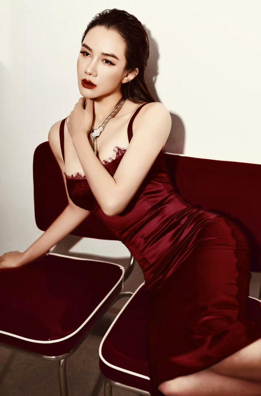 “性敢”原罪 建议大一码J20184417迷人小性感吊带连衣裙丝柔光滑裸感丝滑颈袖添香 商品图2