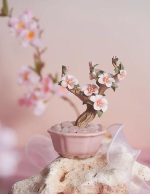 （赠价值百元车载香薰礼盒）上新了故宫瓷花盆景香薰，联手江南香道品牌，苏叶堂」打造，从诗词意境中汲取香氛灵感 商品图1