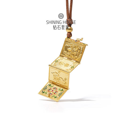 【福佑神护系列】钻石世家 大悲咒经书款足金珐琅挂坠  巧妙地开合结构，打开可见大悲咒经文刻于内部，珐琅彩的点缀让整本经书更加华贵绚丽【黄金产品不支持无理由退换货】预计3-5天发货 商品图2