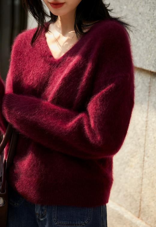 进口拉绒工艺无缝一体礼挚V领羊绒拉绒羊毛衫 商品图2