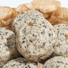 【下单就送黑十宝馒头1盒或红十宝馒头1盒】纯手作杂粮馒头系列丨苹果山药馒头/黑金馒头, 纯手作，馅料十足！重点是没有香精色素、防腐剂！到货个别馒头上面有裂口，介意慎拍！⭐️顺丰快递