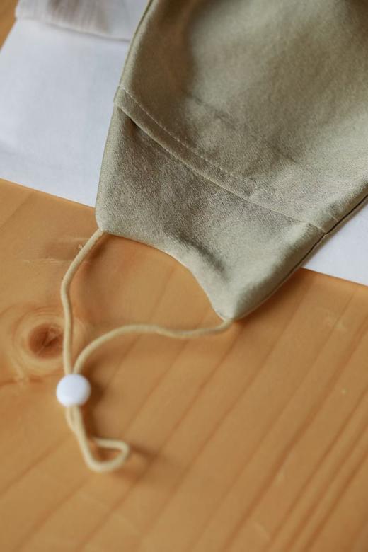 【林栖好物】东阳手工艾叶刺绣艾叶真丝植物染防晒面罩22mm真丝素绉缎刺绣口罩（预售15天发货）LX1925043 商品图4