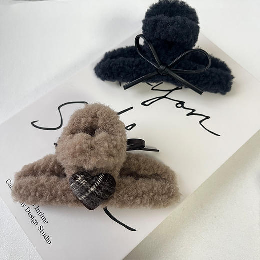 韩系百搭羊羔绒爱心抓夹-纪念日百货门店同款167748002 商品图1
