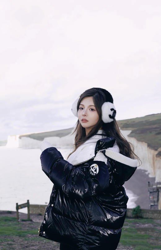 香奈儿 25秋冬新款 滑雪系列黑白撞色连帽羽绒服(TM) 商品图4